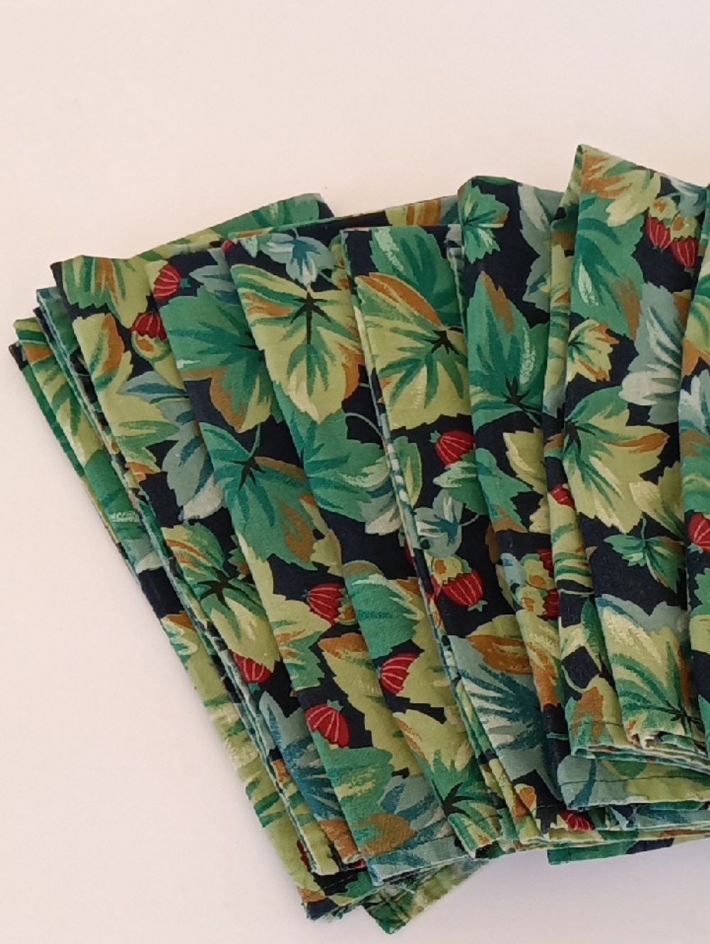 Set Of 10 Di Lewis Vintage Clock Napkins Green Leaf And Fruit Print